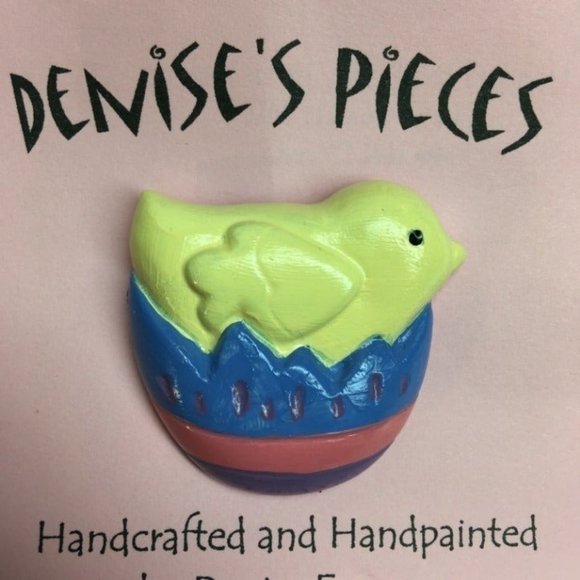 Easter Chick Pin Brooch Egg Pink Blue Purple Yellow - Picture 1 of 2